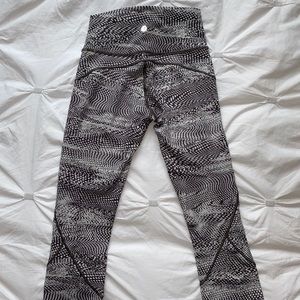 Lululemon cropped snake skin leggings